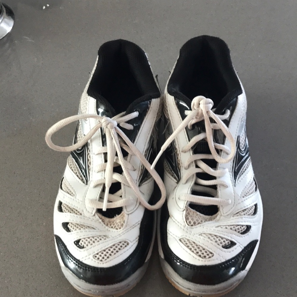Mizuno volleyball shoes